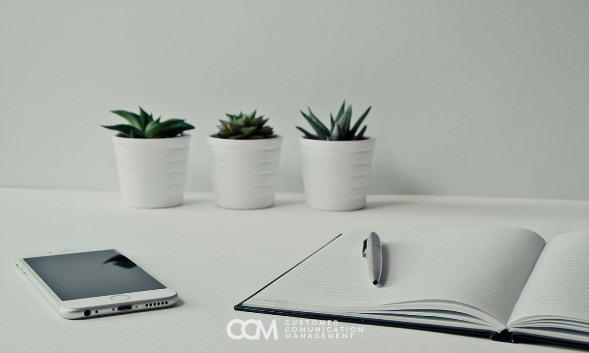 Despachos legales y notarías: cómo simplificar la gestión documental y mantener al cliente informado